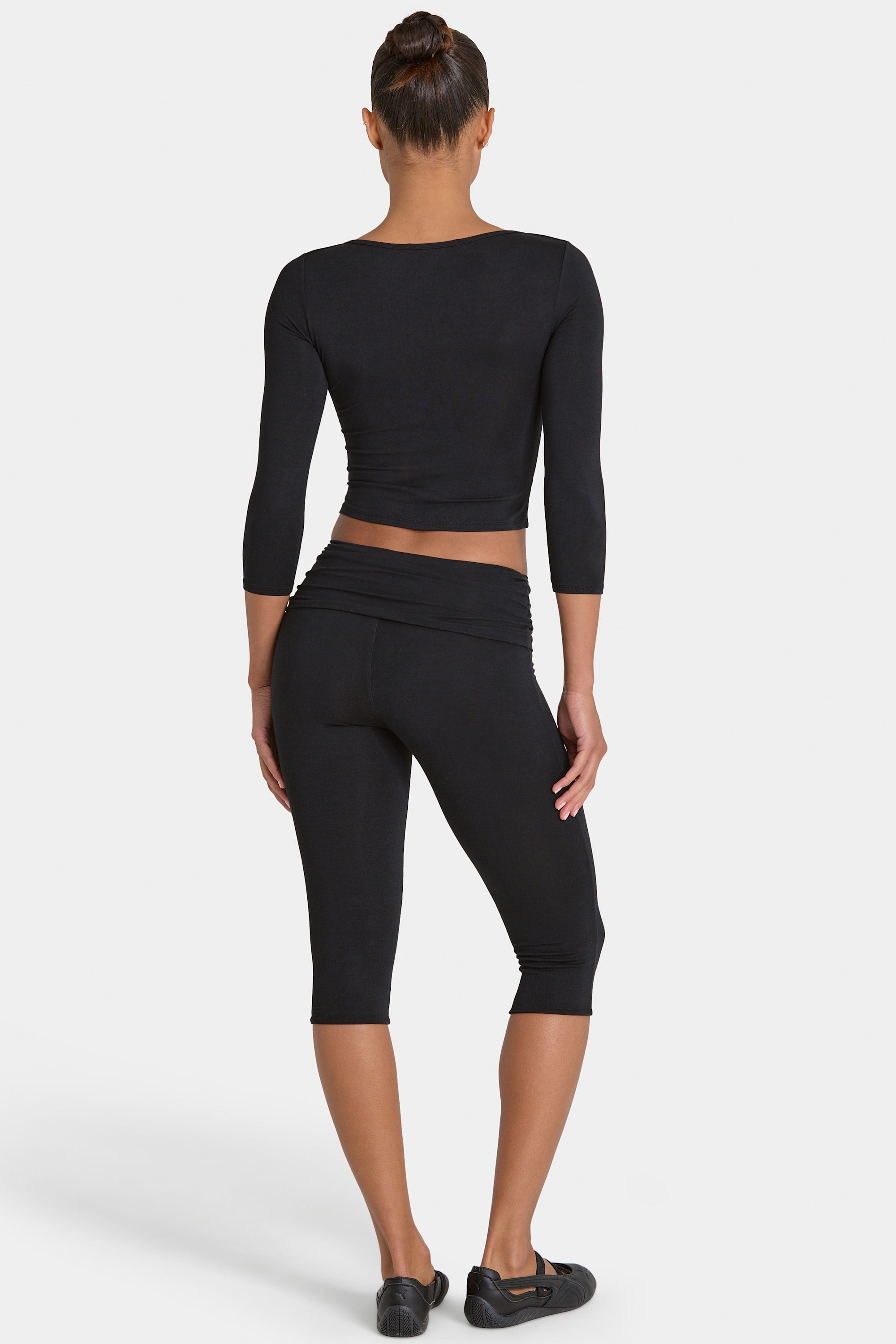 ButterCloud™ Capri Leggings in Black - 2