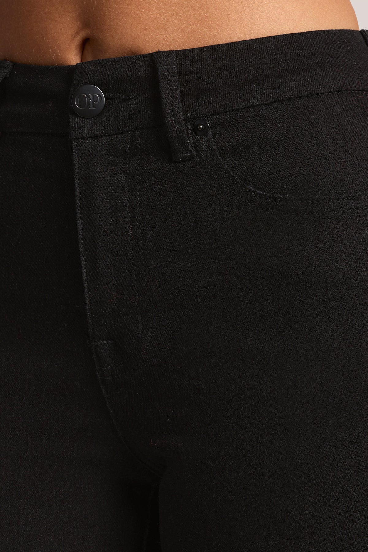 High-Rise Cropped Skinny Jeans in Black Wash