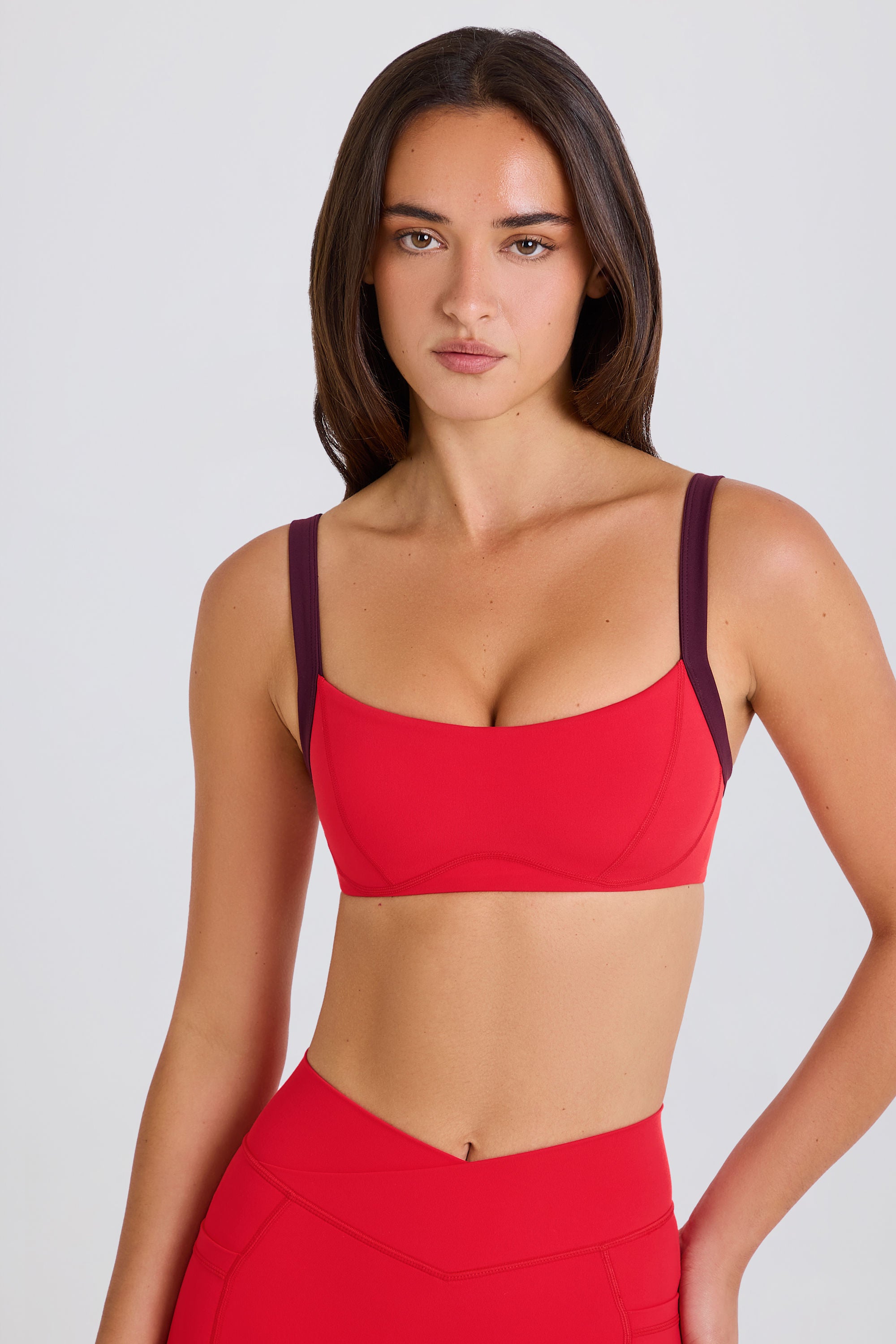 Soft Active Contrast-Trim Sports Bra in Strawberry